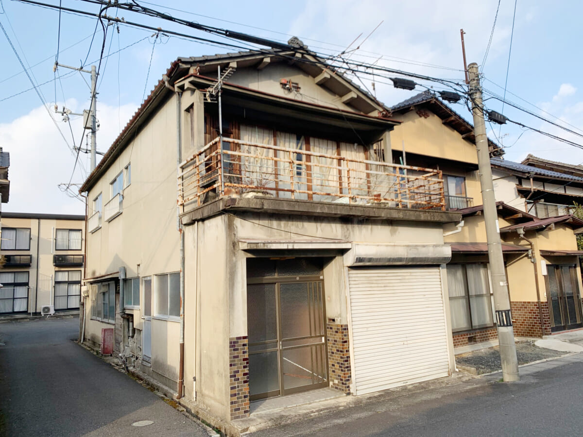 津山市小田中　古家付き土地